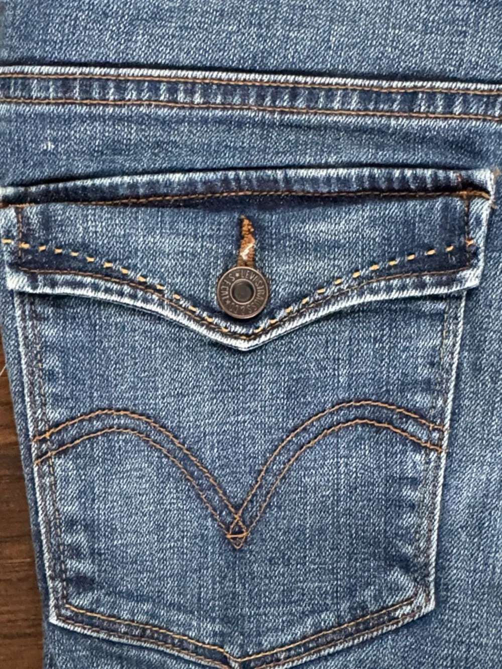 Levi's Women's Denim Bermudas - Dark Blue Wash - Picture 6 of 8